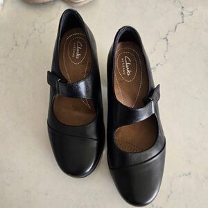 Women's Clarks Rosalyn Wren Black Leather Mary Jane Pumps US 7